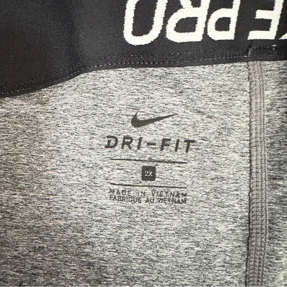 Nike Women’s Gray and Black Therma-Fit Leggings - Picture 3 of 6